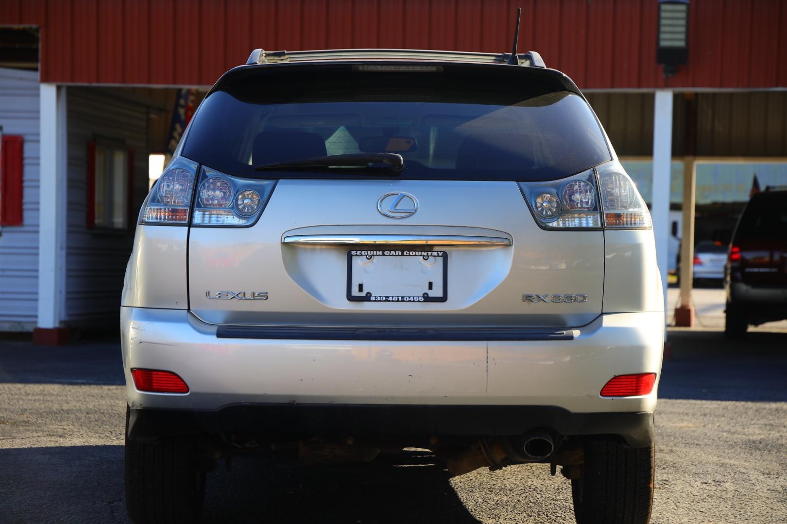 2004 SILVER LEXUS RX 330 2WD (JTJGA31UX40) with an 3.3L V6 DOHC 24V engine, 5-SPEED AUTOMATIC transmission, located at 420 E. Kingsbury St., Seguin, TX, 78155, (830) 401-0495, 29.581060, -97.961647 - Photo#5